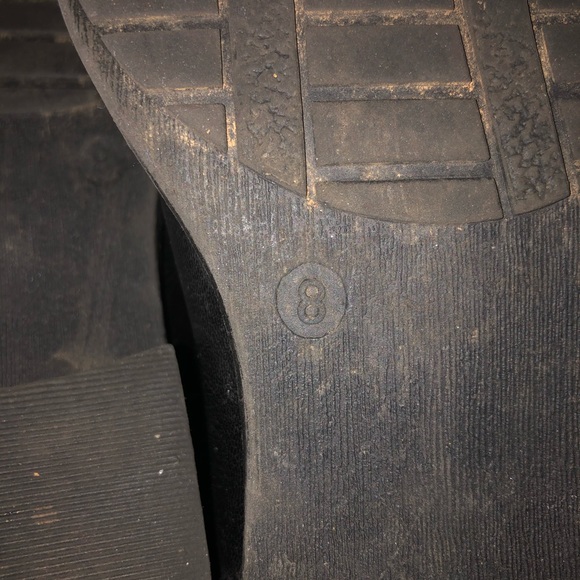 Tall black boots - Picture 6 of 6